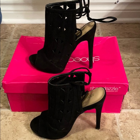 Shoedazzle Black high healed bootie with wrap around at ankle - Picture 3 of 8